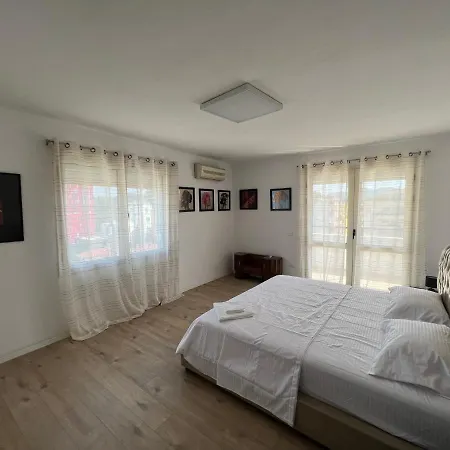 Urban Comfort Oasis Апартаменты Тирана